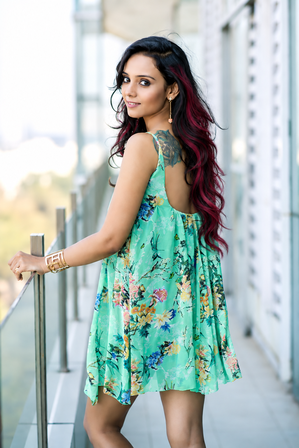 3 clip Fashion strands for global highlights