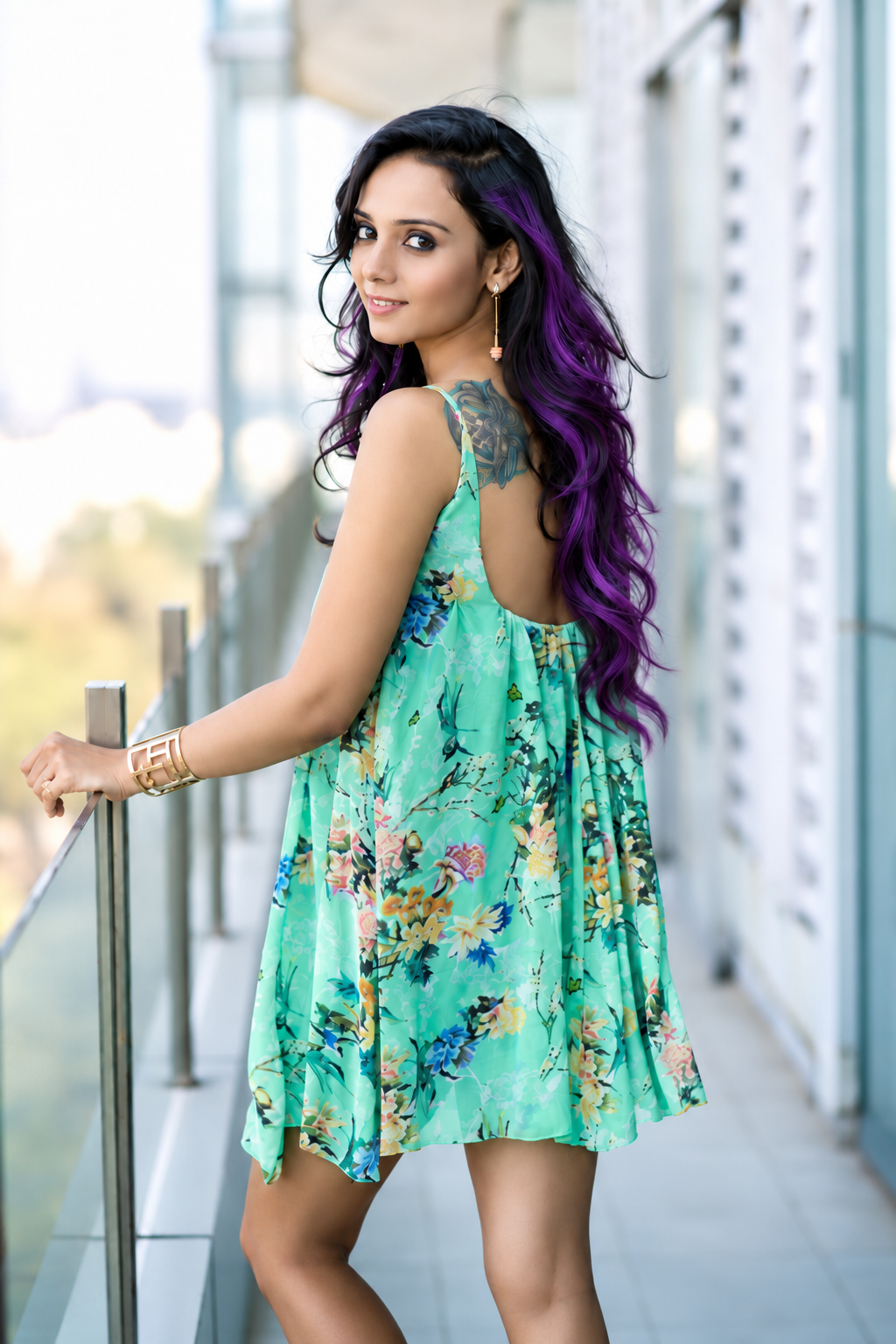 3 clip Fashion strands for global highlights