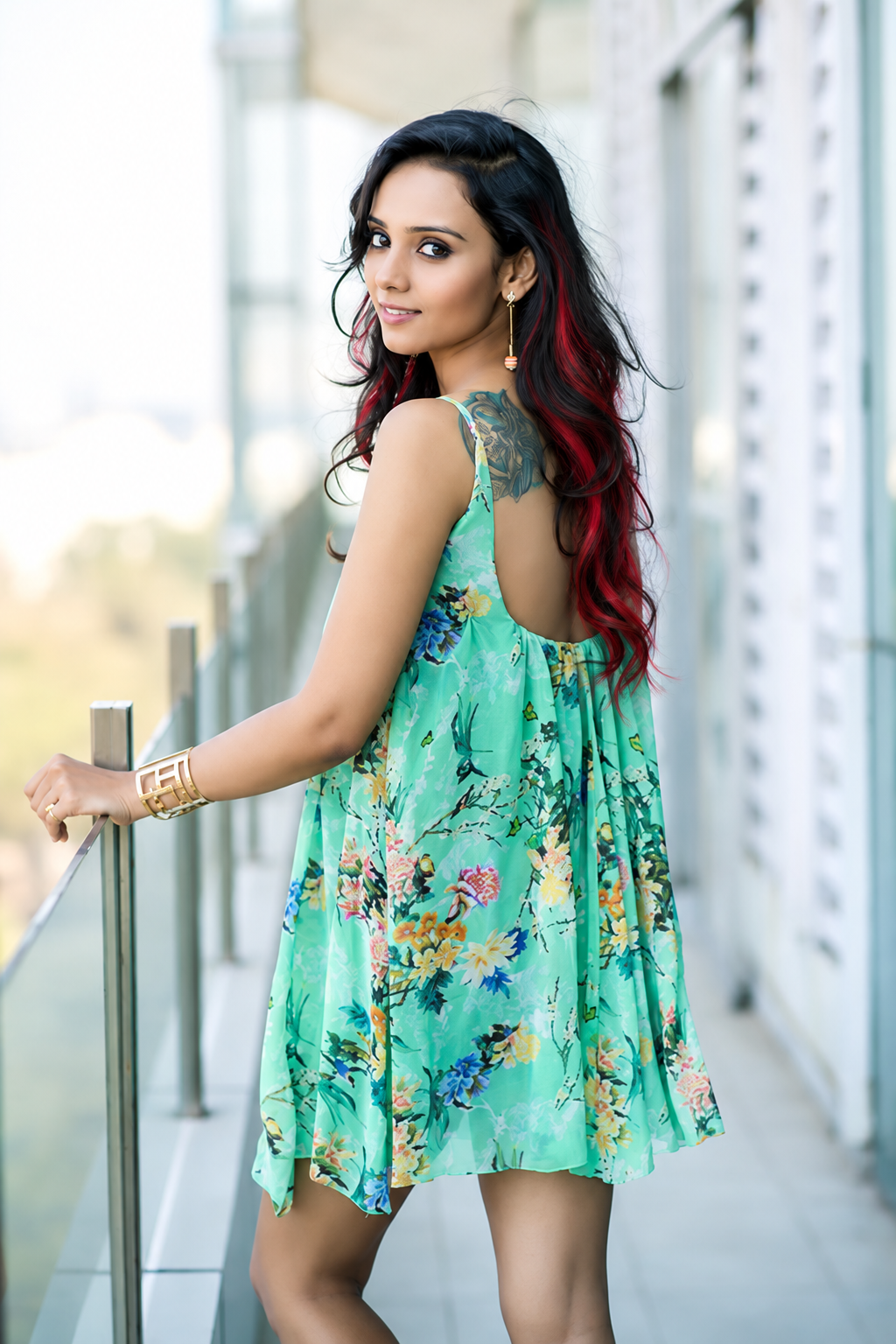 3 clip Fashion strands for global highlights